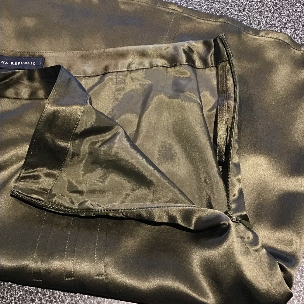 Banana Republic Silk Pleated Skirt - Women’s 8 - Picture 4 of 6